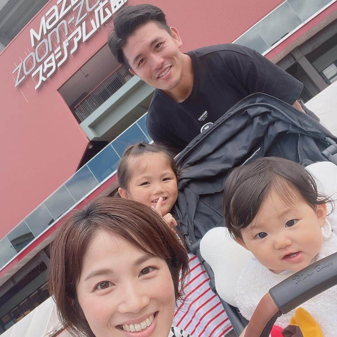 杉岡沙絵子さんのインスタグラム写真 - (杉岡沙絵子Instagram)「🎏⚾️💕 　 広島帰省をちょいと振り返ります☺️ 　 　 次女カープデビュー⚾️✨ デビューはもちろん2軍戦・由宇球場！！！！ 　 CSに向けてピッチャー陣は2回ずつの調整登板で 普段とは違う雰囲気を味わえました、、🥹✨✨✨ 　 　 そして別の日にはマツダスタジアムへ❤️ （試合はない日でグッズショップに寄っただけ🤣） 　 　 帰省中にCS出場が決まったり カープを存分に楽しめた帰省でした🎏 　 　 ・ ・ #広島帰省#夏休み #carp#由宇球場 #ソフトバンク大塚トレーナーに会えました✨ 　 #そして今カープ2位決定！！！！！！」10月4日 20時10分 - saeko_sugioka