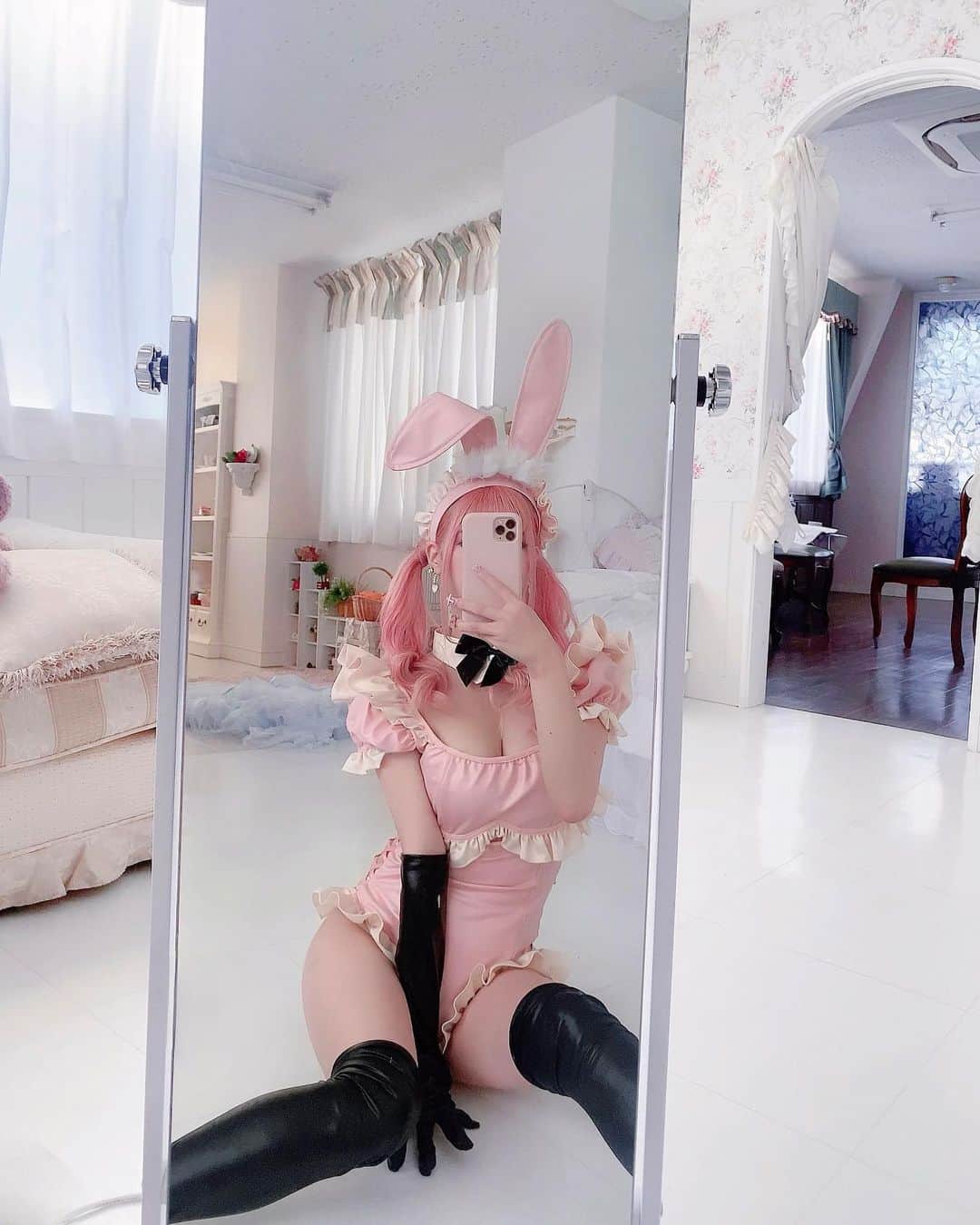 あいめろ姫のインスタグラム：「🐇何枚目がすき…？🎀🎼🫧☪︎⋆｡」