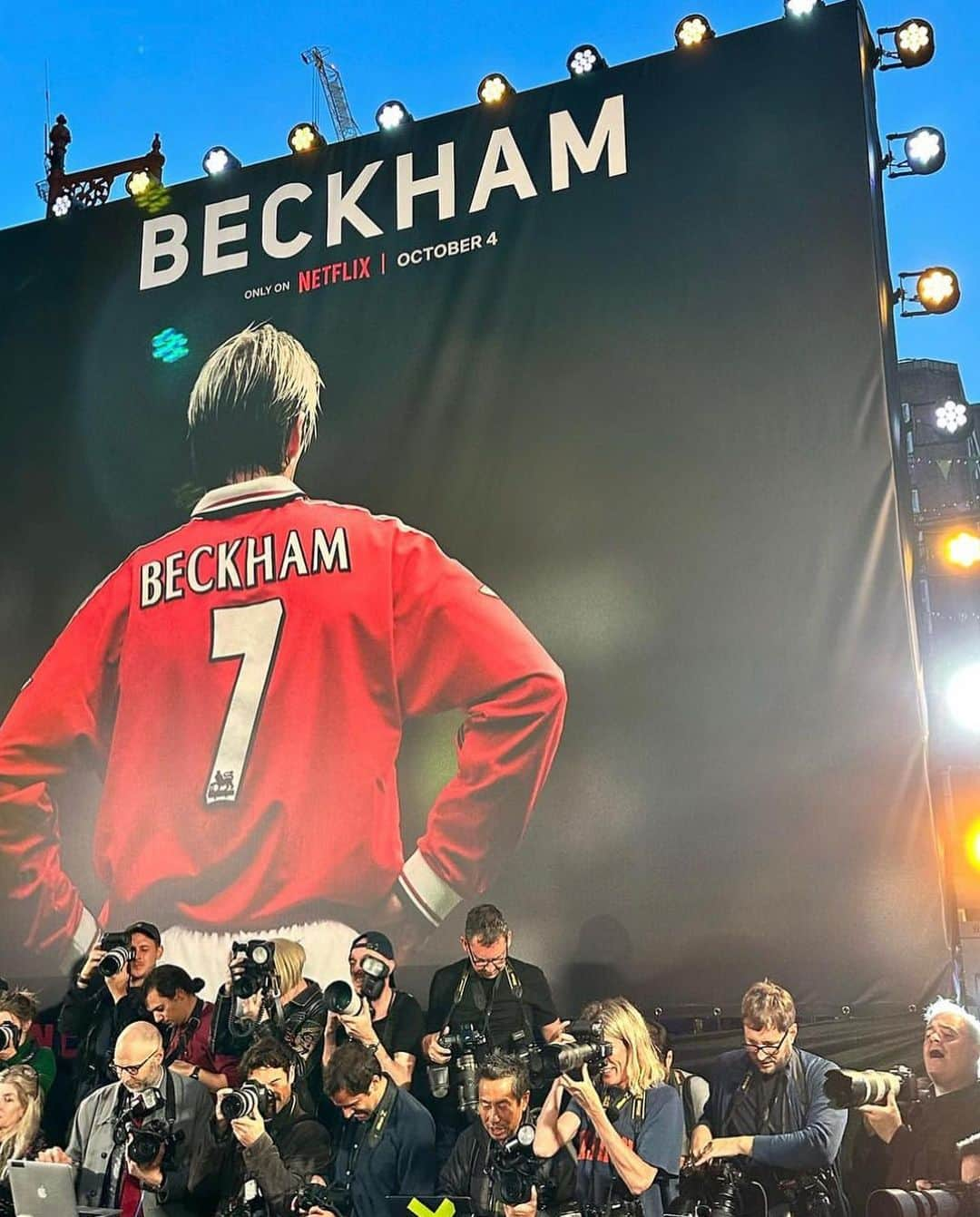 ロレーナ・ラエさんのインスタグラム写真 - (ロレーナ・ラエInstagram)「At the premiere of BECKHAM last night - what an incredible story @davidbeckham congratulations 🩶 @victoriabeckham @davidgardner @nicola.howson」10月4日 20時22分 - lorena