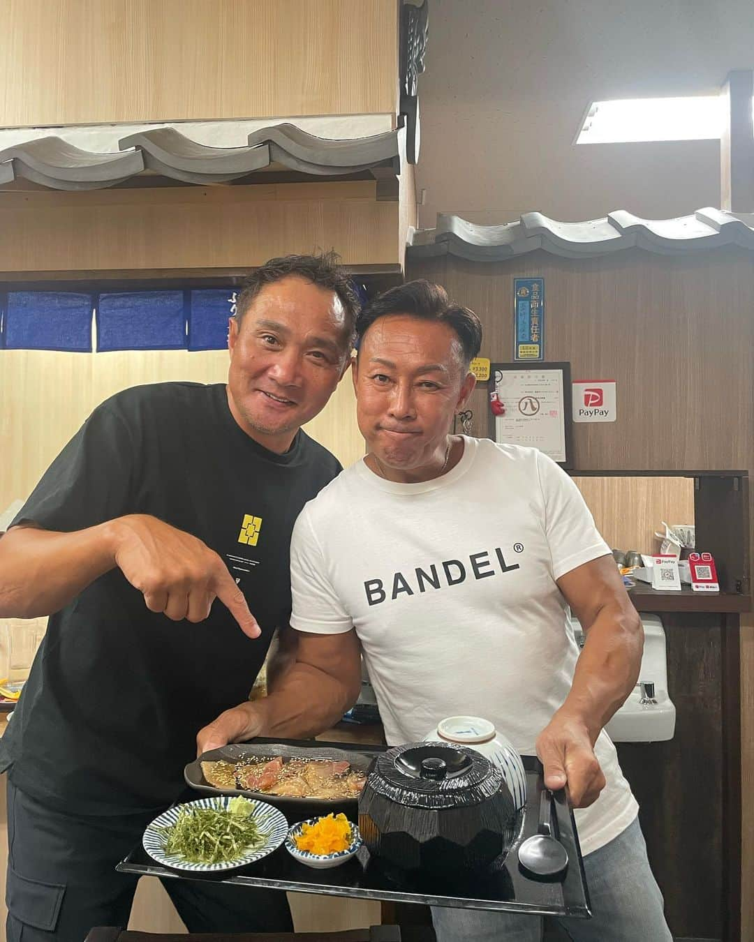 竹原慎二さんのインスタグラム写真 - (竹原慎二Instagram)「薬師寺先輩の店 ぶり太郎でブリ茶漬け堪能中 マジ美味いわ 何とこの店 薬師寺ボクシングジム内にあります @buritarou2023  #ぶり太郎  #薬師寺保栄  #薬師寺ボクシングジム  ＃竹原慎二」10月4日 20時23分 - shinji__takehara