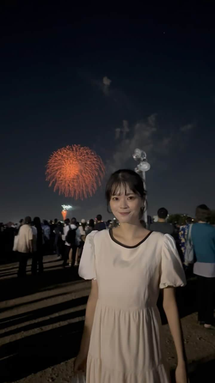 ほのかのインスタグラム：「. . 夏のイベントでいっちばん好きな花火🎇 . . 9月末の花火大会は日焼けもしないし、暑さも全くなし！ . 快適で最高空間でした🤩 . . . #花火大会」