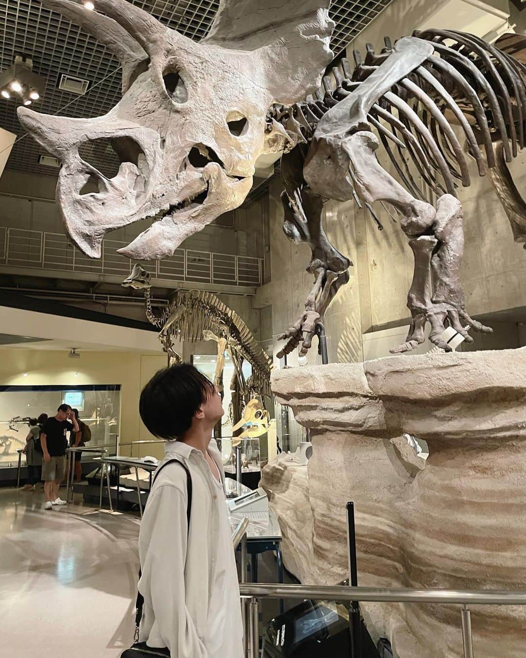 小西詠斗さんのインスタグラム写真 - (小西詠斗Instagram)「博物館！ 恐竜に興味津々。ほんとにいたのかな〜 凄いなぁ」10月4日 20時20分 - eito.konishi