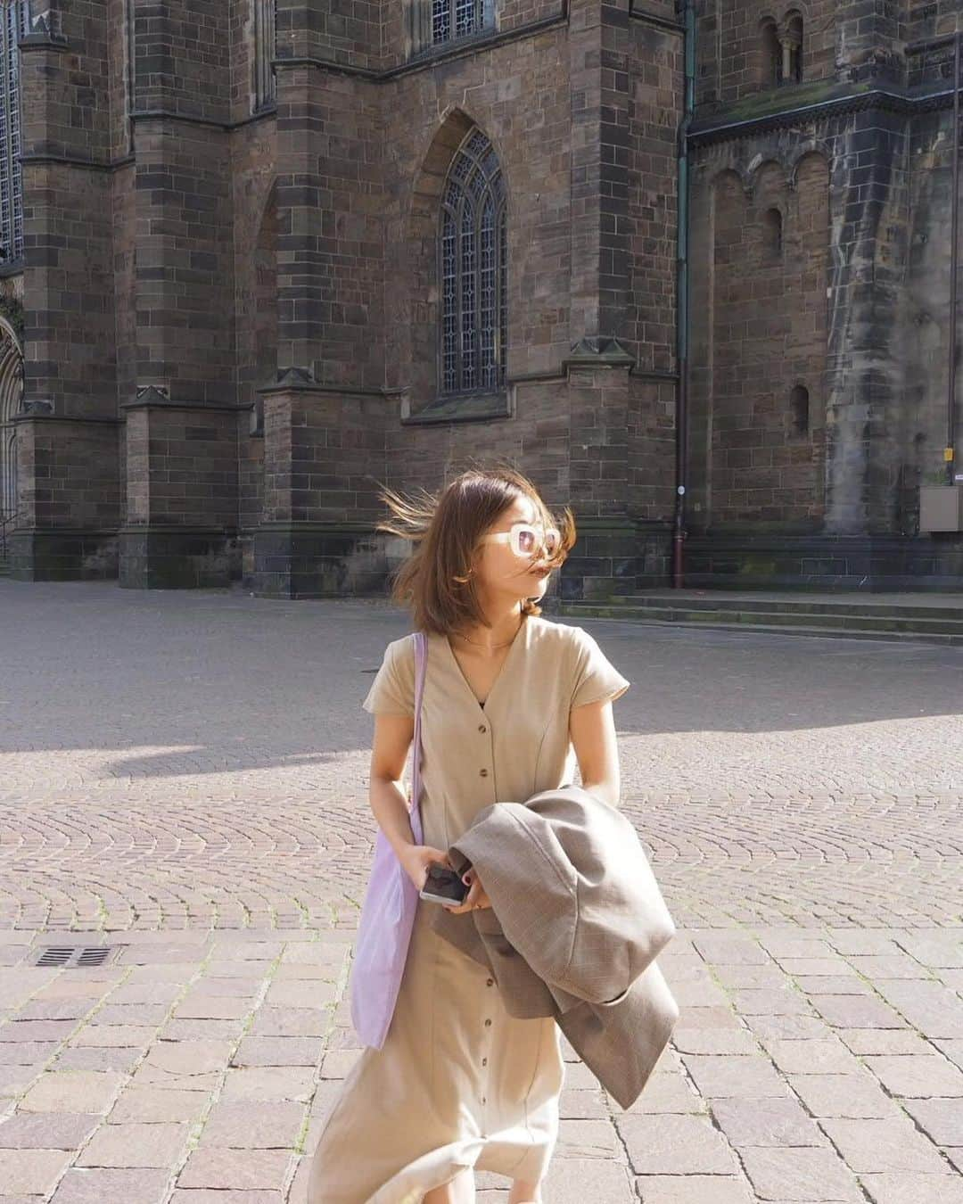 naho_7さんのインスタグラム写真 - (naho_7Instagram)「. Bremen recap 🫏🐕🐈🐓  1-2. #bremenmarktplatz 　光の差し込み方と建物が綺麗だったマルクト広場 3. #diemühleamwall  　なぜだかオランダよりも可愛いくみえる風車 4. #townmusiciansofbremen  　ブレーメンの音楽隊の像 5&8. #becksinnsnoor  　ドイツでは欠かせないボリューム満点料理 6. @another.coffee.shop  　カフェで飲んだチャイが最高だった 7. #bremenmarketsquare  　マルクト広場のテラスで小休止 9. #handelskammerbremen  　立派なブレーメン商工会議所 10. #schnoor  　可愛い小道がたくさんのSchnoor  #bremen #bremencity #germanytravels #minimalstyledaily #citylook #今日のふく#シンプルスタイル #ドイツ #ドイツ旅行 #ブレーメン #ヨーロッパ旅行」10月4日 20時32分 - naho_7