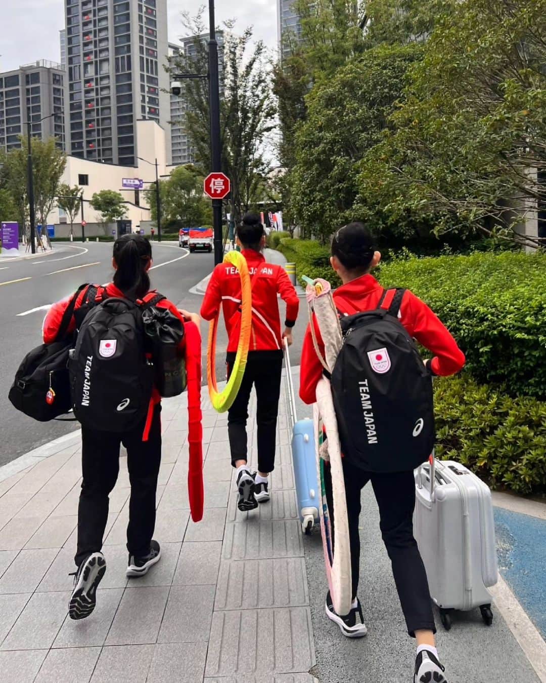日本体操協会さんのインスタグラム写真 - (日本体操協会Instagram)「#杭州アジア大会  #新体操 選手の現地写真📸が届きました！ 競技は、10/6・7です。応援よろしくお願いします🇯🇵  #体操ニッポン #AsianGames #teamjapan  @teamjapanjoc」10月4日 20時23分 - gymnasticsjapan