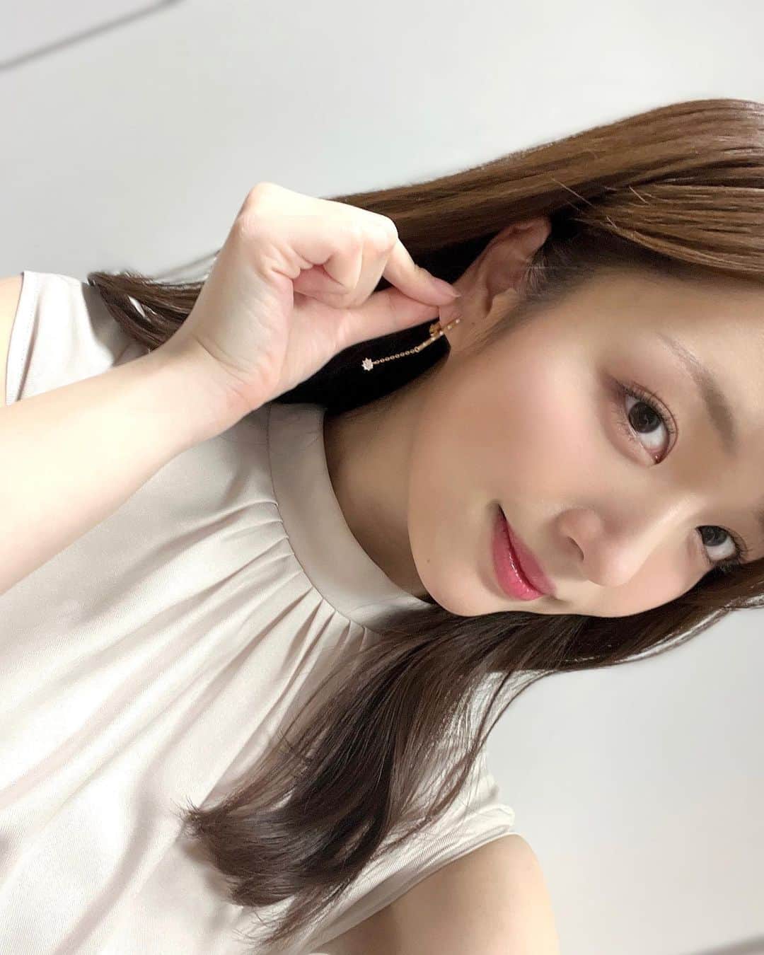 のインスタグラム：「こんばんは🌛  急に寒くなりましたが 皆さんご体調は大丈夫ですか？😌☔️  明日からの週後半も頑張りましょう✊🏻 news every.よろしくお願いいたします😊  エブリ衣装 @enjoueel  @ori_by_chouori  @cheek.official   #newsevery #日テレ #centforce #セントフォース #刈川くるみ #衣装 #アナウンサー」