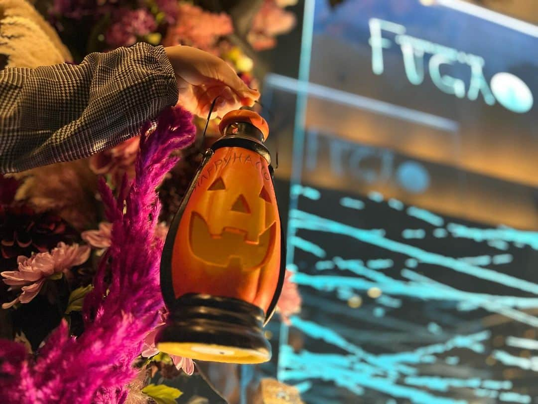 新宿プリンスホテルのインスタグラム：「. 🎃HAPPY HALLOWEEN🎃 新宿プリンスホテルでは、ハロウィン装飾でみなさまをお迎えしております。 🔸和風ダイニン&バーfuga #風雅  🔸ホテルB1 #カフェバー  店外 🔸ブッフェダイニング #プリンスマルシェ   ホテルへお越しの際は、ぜひハロウィン装飾の前でお写真をお撮りください📸 撮ったお写真は#新プリグラム または#新宿プリンスホテル をタグ付けしてくださいね！ みなさんの投稿楽しみにしています😄  Share your own images with us by tagging @shinjukuprincehotel ————————————————————— #Shinjuku #shinjukuprincehotel #princehotels #tokyo #japan #beautifulhotels #tokyohotel #hotellife #stayathotel #ThePreferredLife #新宿プリンスホテル #プリンスホテル #新宿 #新宿レストラン #ホテル #レストラン」