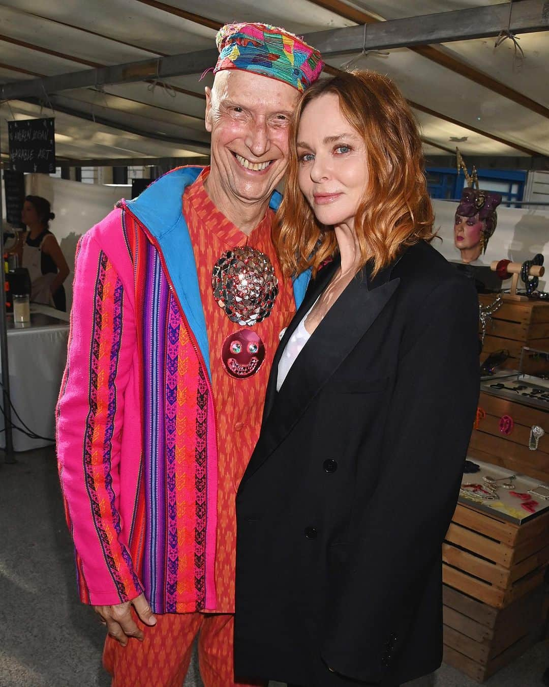 ステラ・マッカートニーさんのインスタグラム写真 - (ステラ・マッカートニーInstagram)「STELLA’S SUSTAINABLE MARKET: Our extended Stella family came together to celebrate the Summer 2024 collection and #StellasSustainableMarket.  Featured: #CateBlanchett, @ParisJackson, @JeffKoons, @MaudeApatow, @LeslieMann, @AndrewLoganSculptor   Stella is shot with Andrew Logan, who created exclusive wearable art worn during the runway show.  Watch the #StellaSummer24 runway show at stellamccartney.com.  #StellaMcCartney #ParisFashionWeek #PFW #InStella」10月4日 20時29分 - stellamccartney