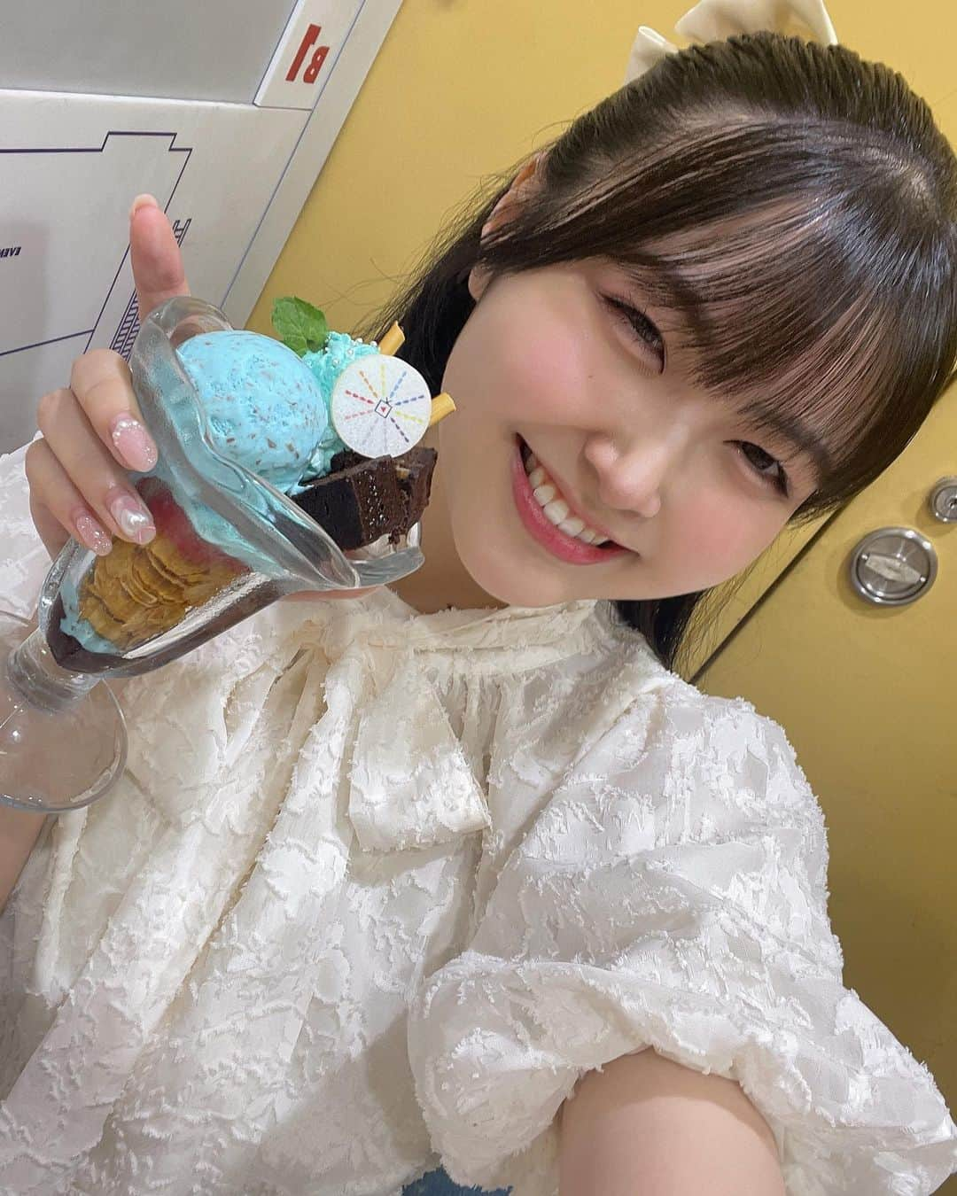 岡村美波さんのインスタグラム写真 - (岡村美波Instagram)「♡  タワレコカフェにお邪魔してしました〜☕️💓  BEYOOOOONDSのメニューは 🍹やさしいせかい（ソーダ） 🍝明太奉行におまかせあ〜れ！　ですっ💓💓💓  とっても美味しかったよ〜💓 みんなも是非タワーレコード渋谷店さん 遊びに行ってみてね☺️💓  #タワーレコード #タワレコ #タワレコカフェ  #helloproject #ハロプロ #beyooooonds  #雨ノ森川海 #岡村美波 #みいみ」10月4日 20時29分 - minami_okamura.official