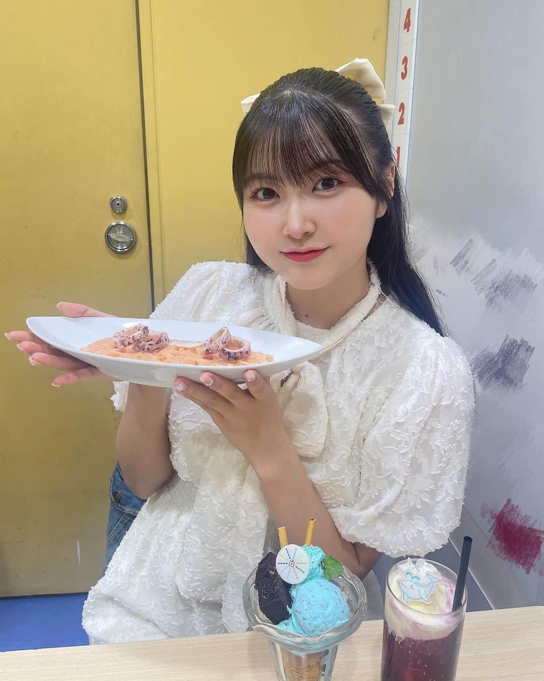 岡村美波さんのインスタグラム写真 - (岡村美波Instagram)「♡  タワレコカフェにお邪魔してしました〜☕️💓  BEYOOOOONDSのメニューは 🍹やさしいせかい（ソーダ） 🍝明太奉行におまかせあ〜れ！　ですっ💓💓💓  とっても美味しかったよ〜💓 みんなも是非タワーレコード渋谷店さん 遊びに行ってみてね☺️💓  #タワーレコード #タワレコ #タワレコカフェ  #helloproject #ハロプロ #beyooooonds  #雨ノ森川海 #岡村美波 #みいみ」10月4日 20時29分 - minami_okamura.official