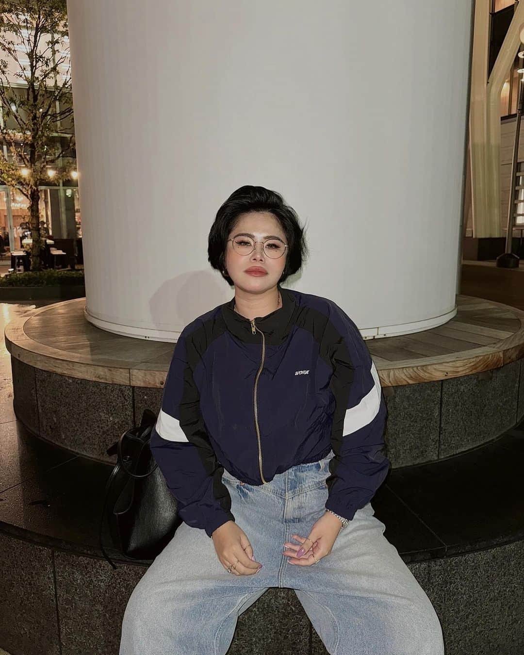 金子若菜のインスタグラム：「⠀ うぉぉぉぉぉ。 今日も働いたぞぉぉぉぉぉぉぉ。 俺ら、お疲れ様です。  ⠀ 激カワマウンテンパーカーとデニムは いよいよ来週発売だにょ。  ⠀ パワフルに毎日をエンジョイさせてる 深海ちゃんがつけてて素敵！！と思ったリングを 勝手にマネさせてもらった(怖い) 奇跡を起こす石って言われてるんだって🕊️」