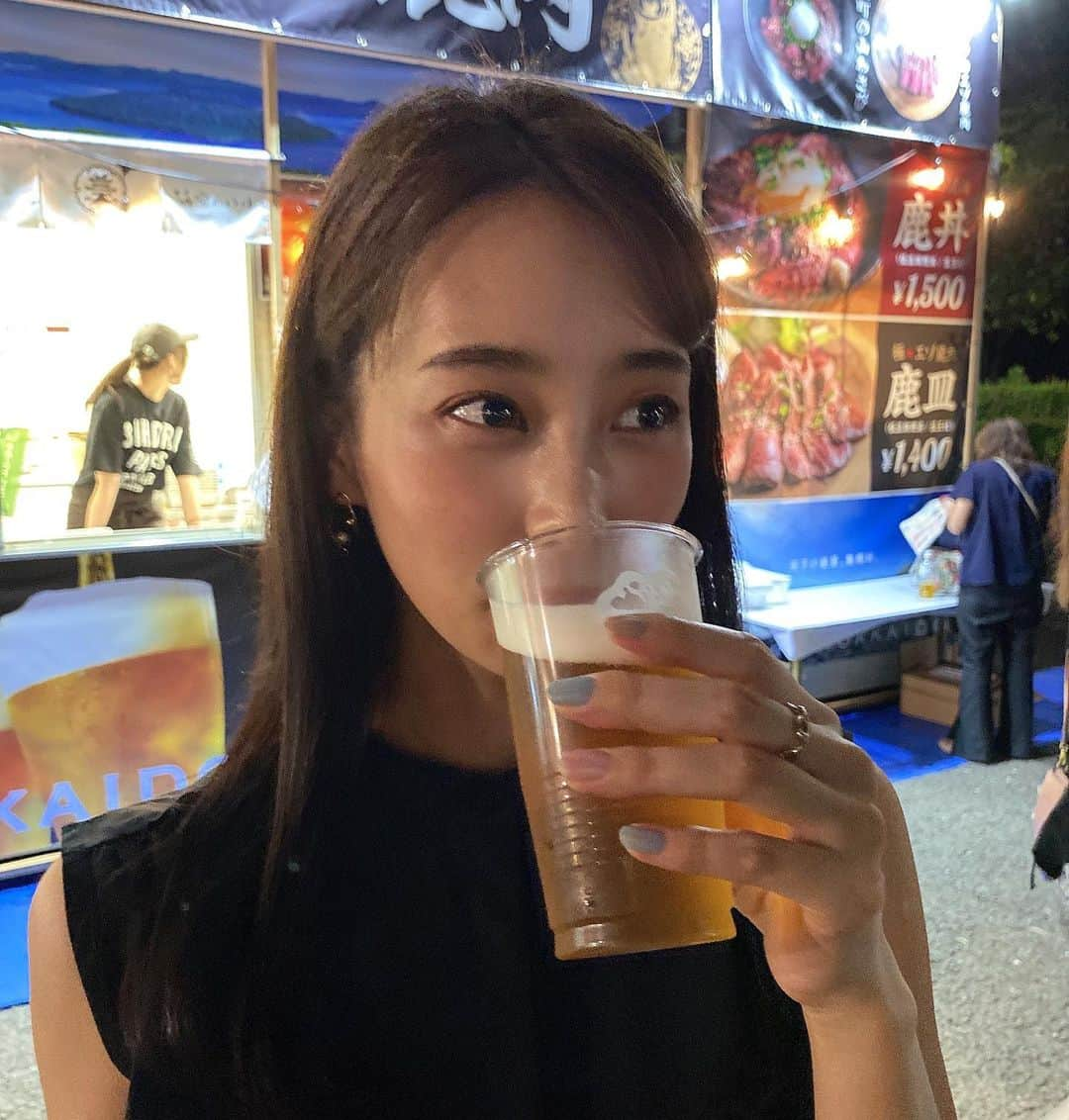 玉井らんのインスタグラム：「外で飲むビールはうますぎる🍻 . . フェアとかフェスとか大好き☺️ ハロウィンもクリスマスもたくさん イベント行きたいな〜〜！！ . . #北海道フェア #北海道 #北海道グルメ #代々木公園 #原宿 #明治神宮前 #生ビール #ビール」