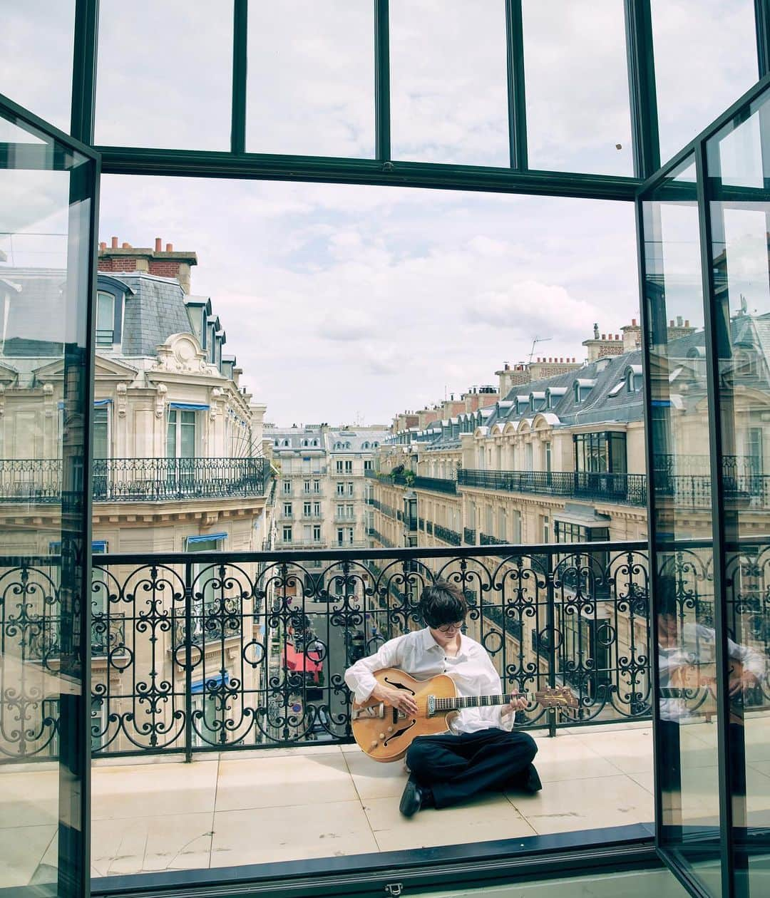 片岡健太のインスタグラム：「in France1  Photo @sotarogoto   #sumika #Phoenix #FRANCE #PARIS」