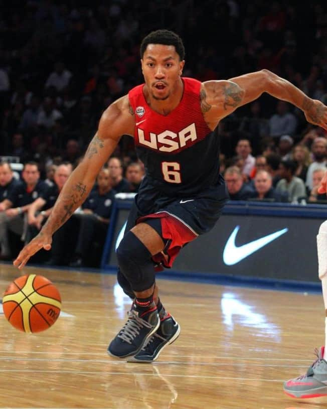 FIBAさんのインスタグラム写真 - (FIBAInstagram)「2x #FIBAWC 🏆 1x NBA MVP & Rookie of the Year 👑  Happy birthday to one of the most aesthetic players ever, Derrick Rose! 🎂」10月4日 20時33分 - fiba