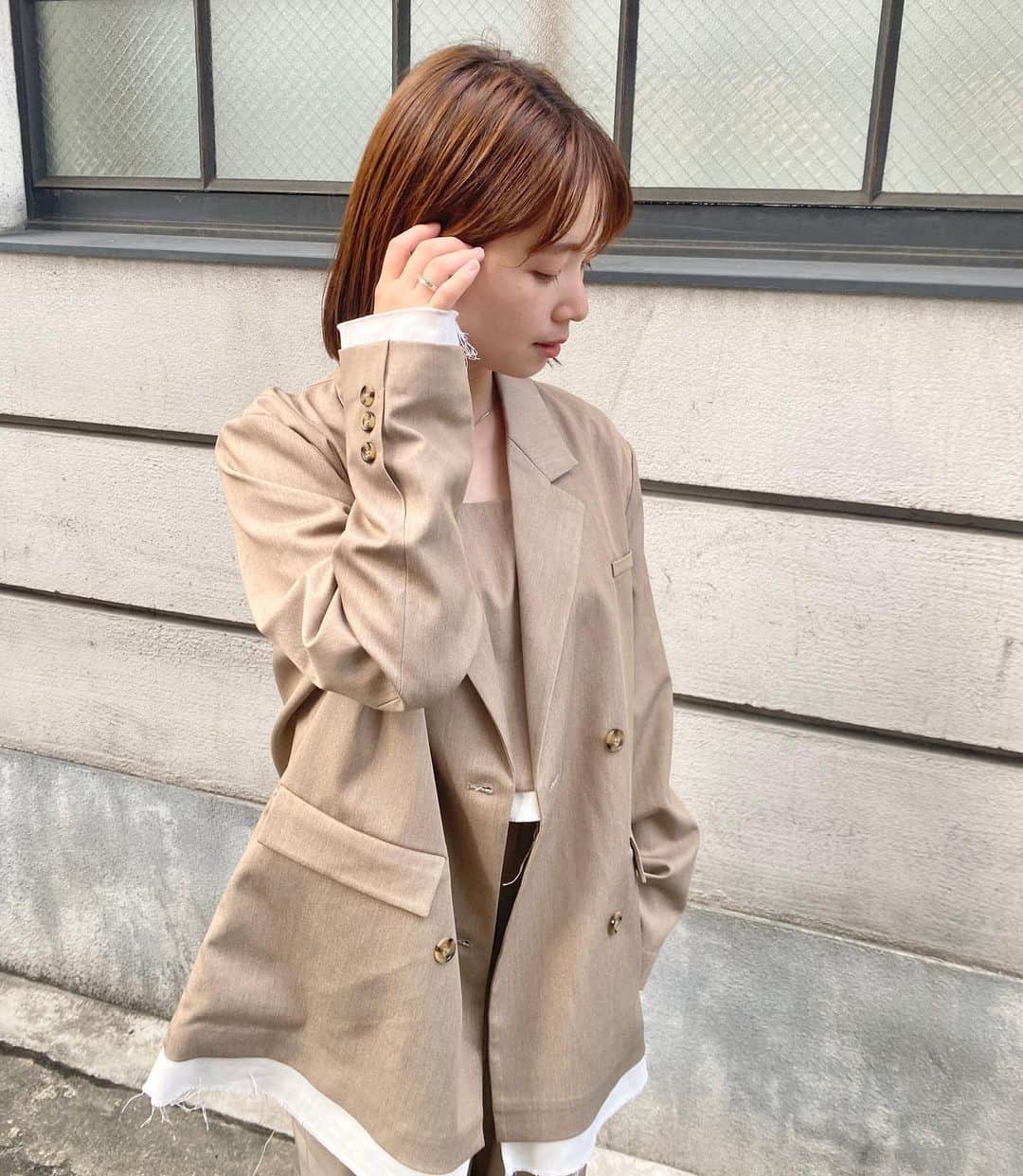 matano Kastaneのインスタグラム：「店舗限定item   ジャケットいっぱい持ってるけど、 きりっぱなしは新鮮でビスチェとセットなのが🤝🥰  もう気温も下がったのでさらにおすすめです♡」