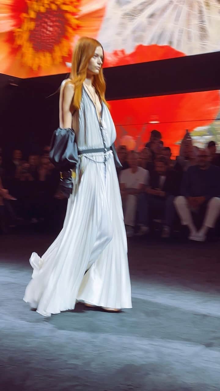 カロリーヌ・ド・メグレのインスタグラム：「That pleated dress 💘 One of my favorite looks at the Chanel show yesterday @chanelofficial」