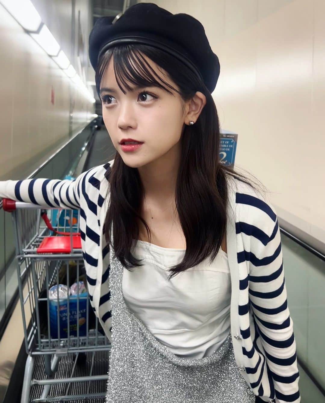 村山優香のインスタグラム：「お仕事終わりにCostcoちゃんに サーモンと牛タン買いに行ったあ！  #ベレー帽  #秋服」