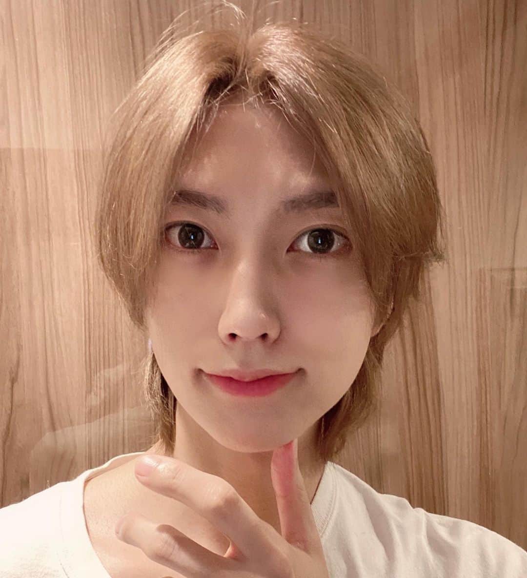 流川楓のインスタグラム：「いつぶりのブリーチだろ💇‍♂️ #金髪#ギャル男#お久しぶりーち」