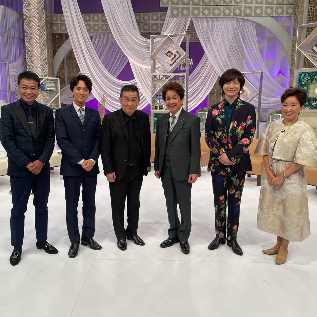 中山秀征のインスタグラム：「本日の昭和歌謡パレードは 三田明さん、角川博さん、竹島宏さん、青山新さんが出演です😊 このあと22:00より是非ご覧下さい！  #bsフジ #昭和歌謡 #昭和歌謡パレード」