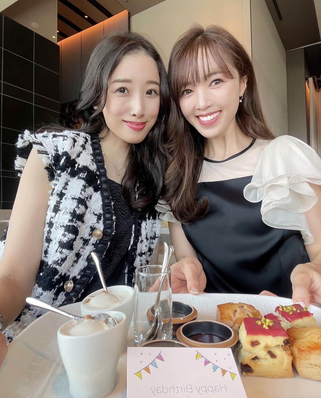 越馬千春さんのインスタグラム写真 - (越馬千春Instagram)「.  @nonokagram 🥰🤍🎂  ありのままでいれて居心地が良くて価値観が合って😌 そして心が綺麗な人✨🫶  子育てな家族に対しての考え方、人として学ぶことがいっぱい💝  素敵な1年になりますように✨💫😘 @fsotemachi  #お誕生日#happybirthday #フォーシーズンズホテル東京大手町#シャインマスカットのアフタヌーンティー#fourseasonshoteltokyootemachi #fourseasonshotel#フォーシーズンズホテル東京大手町 #フォーシーズンズホテル#アフタヌーンティー#afternoontea #AT#千春の趣味#teatime #sweets #東京アフタヌーンティー#tokyoafternoontea#chiharukoshiba_afternoontea」10月4日 20時42分 - chiharukoshiba