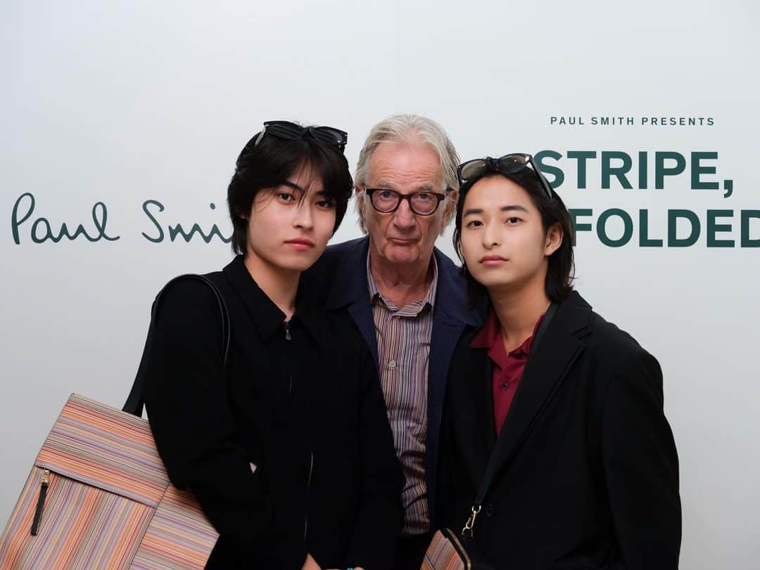 上野一稀さんのインスタグラム写真 - (上野一稀Instagram)「・ @paulsmithjapan  『ポール・スミス ストライプを紐解く − STRIPE, UNFOLDED』 ・ 今日響いた言葉  Better late than never. 何事も手遅れということはない。 ・ ・ ・ ・ ・ ・ ・ ・ ・ ・ ・ ・ ・ ・ ・ ・ #ポールスミス #paulsmith #メンズファッションコーデ #メンズファッションコーディネート #モード系ファッション #ブラックコーデ #秋服コーディネート #冬服コーディネート #冬服コーデ #セットアップコーデ #オールバックスタイル」10月4日 20時47分 - itsuki1158