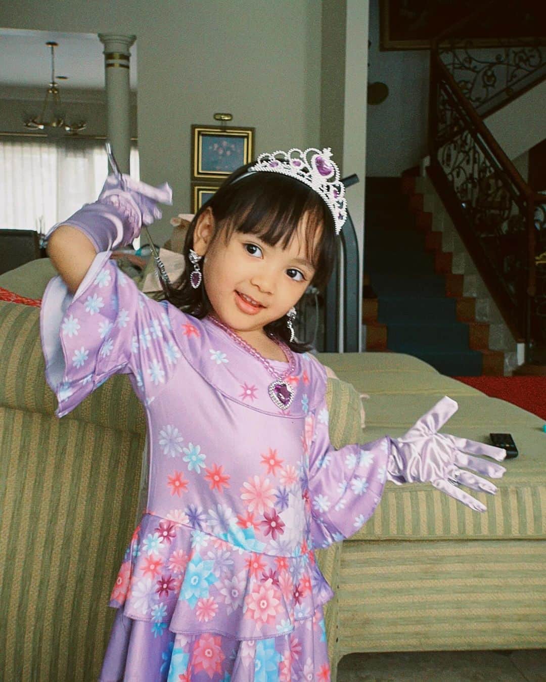のインスタグラム：「princess luna. iya iya iya🙏🏻🙄」