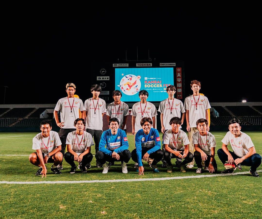 田中裕介さんのインスタグラム写真 - (田中裕介Instagram)「【第3回KANSAI SOCCER FES総括】  昨年11月に創設しました KANSAI SOCCER FESは無事に3回の開催を終了しました。  第3回も前回、前々回同様 多くの方のご協力がありました。  協賛スポンサー様に加えて、 ボランティア、アシスタント、個人支援者、裏方の方々の力がなければKANSAI SOCCER FESを開催する事はできませんでした。  3回を終えて改めて感謝の気持ちをお伝えしたいです。  主催者として熱意を持って 伝えたいことを伝える事がイベントを開催する意味に繋がると感じています。  3回の開催を通して子供達に伝えた事は自分にとっても大切な事を再認識するいい機会となりました。  KANSAI SOCCER FESは 今後も継続的な開催に向けて 支援を募っています。  引き続きご支援、応援を宜しくお願いいたします。  #KANSAISOCCERFES @kansai_soccer_fes」10月4日 20時58分 - yusuketanaka_official