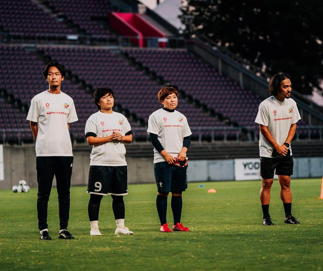 田中裕介さんのインスタグラム写真 - (田中裕介Instagram)「【第3回KANSAI SOCCER FES総括】  昨年11月に創設しました KANSAI SOCCER FESは無事に3回の開催を終了しました。  第3回も前回、前々回同様 多くの方のご協力がありました。  協賛スポンサー様に加えて、 ボランティア、アシスタント、個人支援者、裏方の方々の力がなければKANSAI SOCCER FESを開催する事はできませんでした。  3回を終えて改めて感謝の気持ちをお伝えしたいです。  主催者として熱意を持って 伝えたいことを伝える事がイベントを開催する意味に繋がると感じています。  3回の開催を通して子供達に伝えた事は自分にとっても大切な事を再認識するいい機会となりました。  KANSAI SOCCER FESは 今後も継続的な開催に向けて 支援を募っています。  引き続きご支援、応援を宜しくお願いいたします。  #KANSAISOCCERFES @kansai_soccer_fes」10月4日 20時58分 - yusuketanaka_official