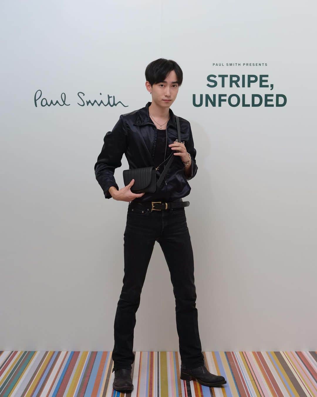 浅井小次郎さんのインスタグラム写真 - (浅井小次郎Instagram)「Paul Smith Signature Stripeのポップアップイベントにひと足先に行ってきました🦓 目を引く外観とおしゃれな内装でとっても楽しかったです♪  10⽉5⽇から15⽇まで表参道BANK GALLERY にてPaul Smith Signature Stripeのポップアップイベント開催中  @paulsmithjapan   #stripeunfolded」10月4日 20時58分 - ko_ins_ji