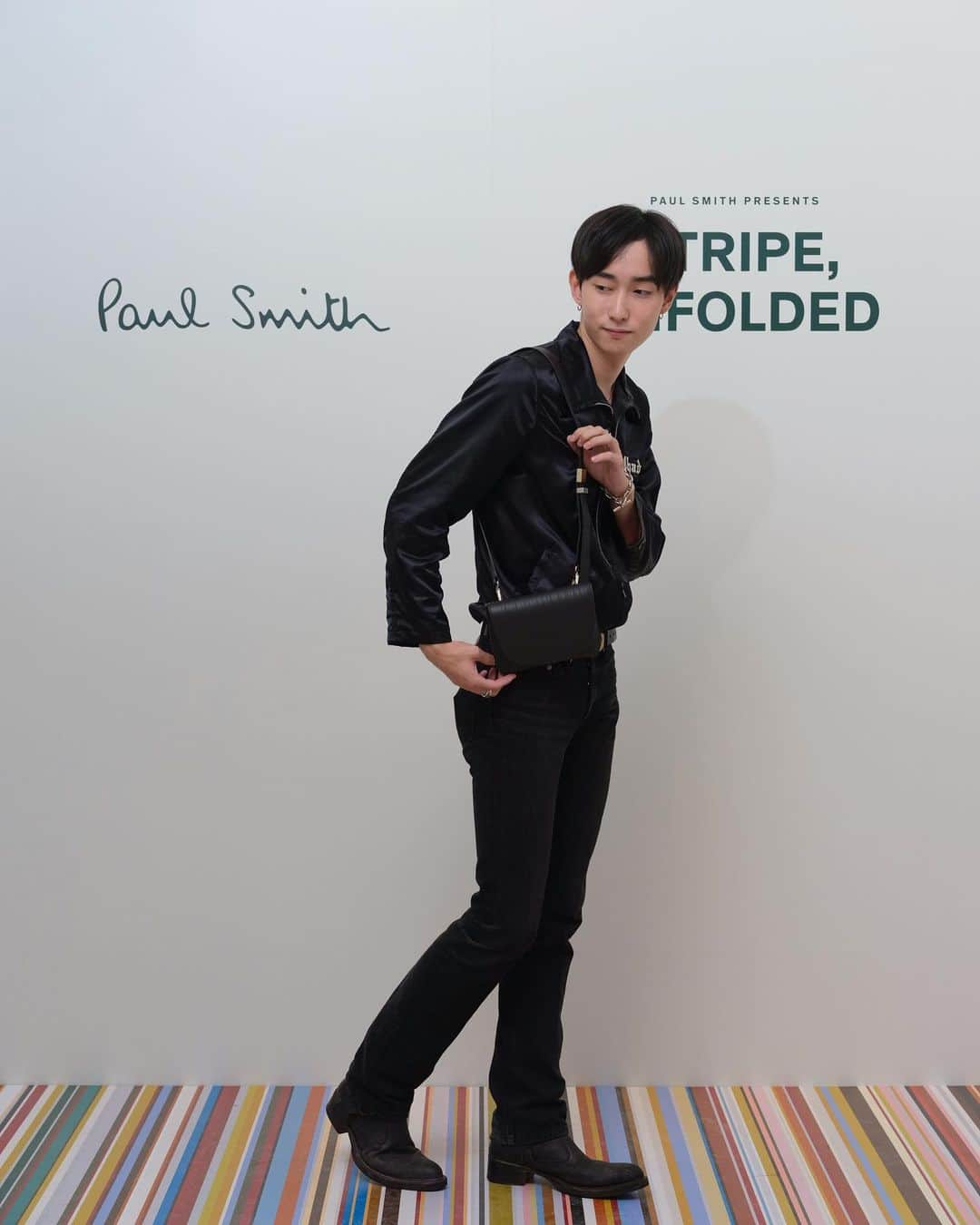 浅井小次郎さんのインスタグラム写真 - (浅井小次郎Instagram)「Paul Smith Signature Stripeのポップアップイベントにひと足先に行ってきました🦓 目を引く外観とおしゃれな内装でとっても楽しかったです♪  10⽉5⽇から15⽇まで表参道BANK GALLERY にてPaul Smith Signature Stripeのポップアップイベント開催中  @paulsmithjapan   #stripeunfolded」10月4日 20時58分 - ko_ins_ji