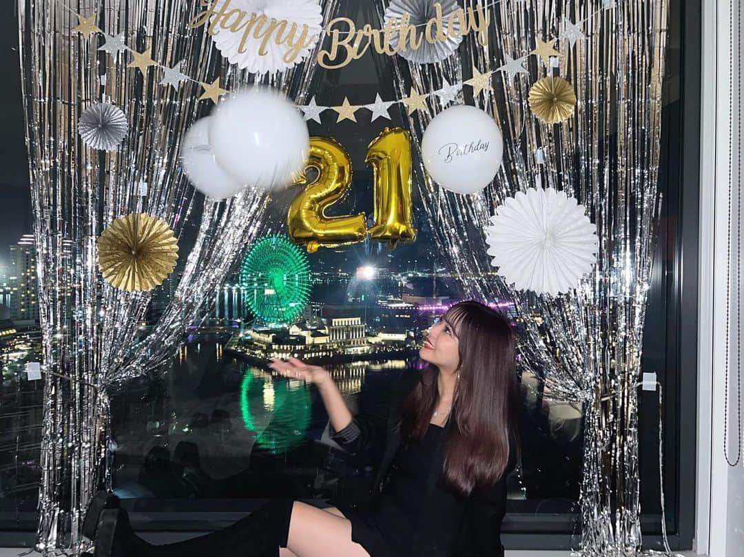 桐原愛歩のインスタグラム：「10月3日で私21歳になりました❤️  もう大人だ〜🥺約7年間のんびり毎日配信していたshowroomも卒業したので、21歳の1年間ではやりたいこと1つでも叶えるのが目標✨頑張ります🎶  おめでとうメッセージくれたみんなありがとう〜 だいすき〜❤️✨」