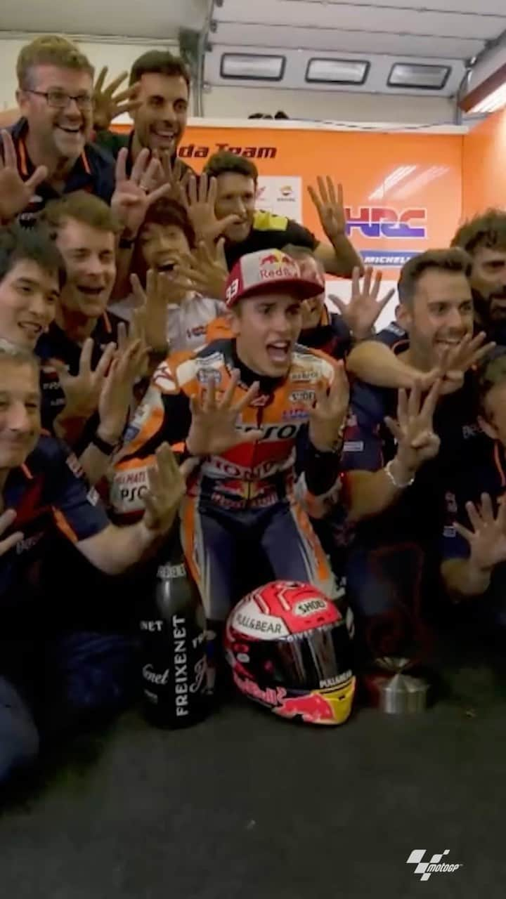 マルク・マルケスのインスタグラム：「GRACIAS por este gran viaje @hrc_motogp ❤️ 11 años juntos.  🙏 いつもありがとう  Hemos compartido momentos inolvidables: 6 Campeonatos del Mundo, 5 Triples Coronas, 59 victorias, 101 podios y 64 poles. Risas, lloros, alegrías, momentos duros pero lo más importante: una relación única e irrepetible.   SEPARADOS, ¡PERO SIEMPRE JUNTOS! 🥺  ___  THANK YOU for this great journey! ❤️ 11 years together.  We shared unforgettable moments: 6 World Championships, 5 Triple Crowns, 59 victories, 101 podiums and 64 poles. Hard work, determination and bond we have built over the years. Laughs, tears, joys, hard moments, but most importantly: a unique and unrepeatable relationship.   SEPARATED, BUT ALWAYS TOGETHER! 🥺  #MM93 #MotoGP #ThankYou」