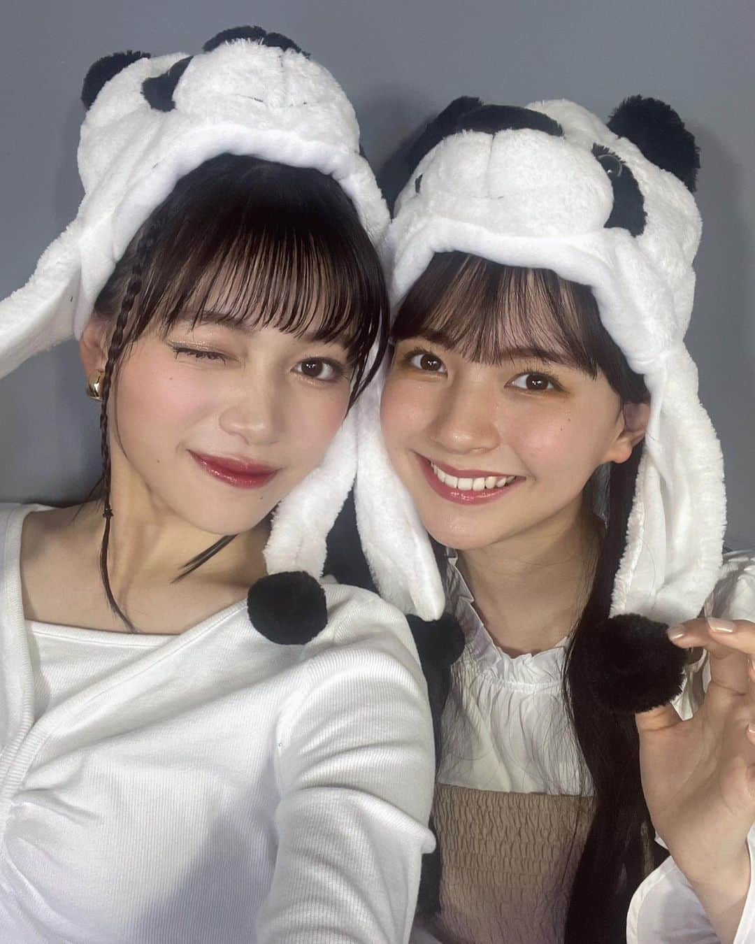 河村ここあのインスタグラム：「🐼2022🐼  離れたところにいても お互いを見つけるとくっつきにいっちゃう♡ 大好きなみんな〜🫶🏻  ガルアワの写真たくさんありましたので 色々盛り沢山です🪩♡  ちなみに翌日は 不二子ちゃんと遊びました💗💗 プリクラ撮ったので またどこかで載せますね🫶🏻 いつかみんなでお出かけしたいなあ...♡  #ガルアワ #ガルアワ2023aw  #girlsaward #seventeen #stモデル  #wego #ポケモン #名探偵ピカチュウ」