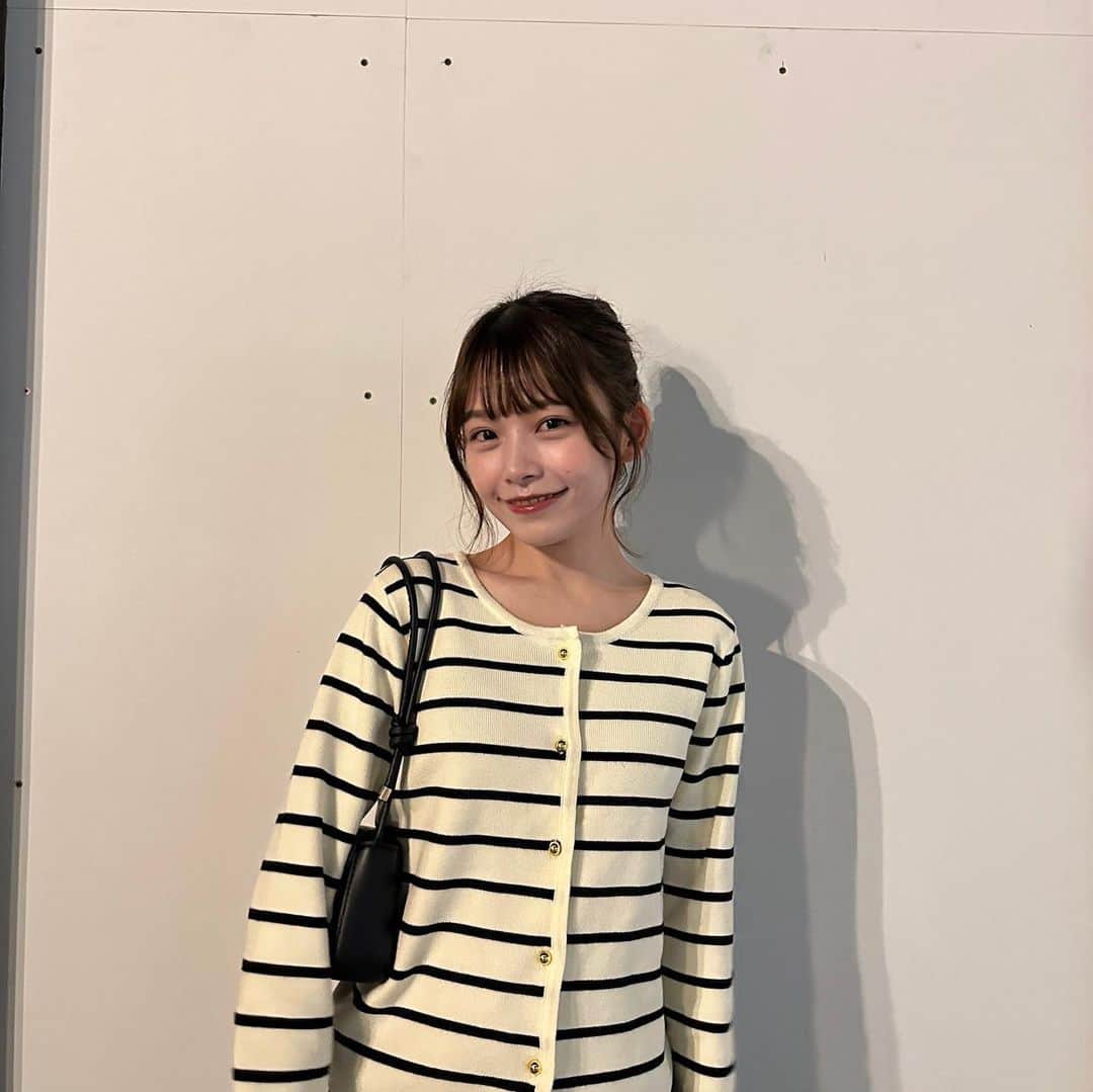 咲奈のインスタグラム：「もう秋やね〜🍂 このくらいの涼しさが1番好き  この日着てたカーディガン(?)は、YouTubeで紹介してるので是非チェックしてみてねっ☑️🖤」