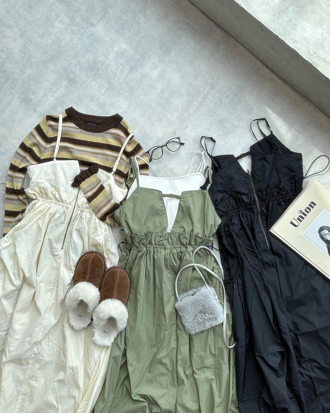 w closetのインスタグラム：「【new arrival】  "欲しいと思ったら保存しておくと便利♡" _______________  ウエストドロストBIGポケットワンピース ¥6,490 color : グレージュ　カーキ　ブラック  2WAY仕様で前後どちらでも着られます◎  肩のアジャスターで丈感調整可能。ウエストマークも出来るのでスタイルアップが叶います♪ _______________  #wcloset#wclo_snap#ダブクロ#ダブルクローゼット#トレンドアイテム#カラーコーディネート#秋ファッション#秋コーディネート#コーディネート#秋コーデ#カジュアルコーデ#カラーコーデ#トレンドコーデ#大人カジュアルコーデ#ワンピース #ワンピースコーデ#キャミワンピ#キャミワンピース#秋ワンピ#秋ワンピース#ロングワンピース#ロングワンピ#カーキコーデ#ブラックコーデ#ホワイトコーデ#低身長コーデ#高身長コーデ#ボーダートップス#秋靴#ワンピ」