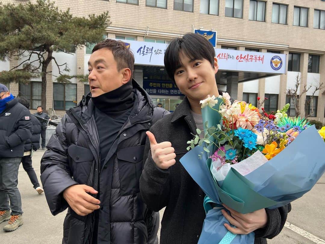 スホさんのインスタグラム写真 - (スホInstagram)「힙하게 와 선우 를 사랑해주신 시청자 여러분들 그리고 EXO-L 진심으로 감사드립니다.  ☺️ 그리고 함께 해주신 우리 김석윤 감독님👍, 촬영팀 모든 스탭분들, 선후배 배우분들 감사합니다 사랑합니다.」10月4日 21時07分 - kimjuncotton