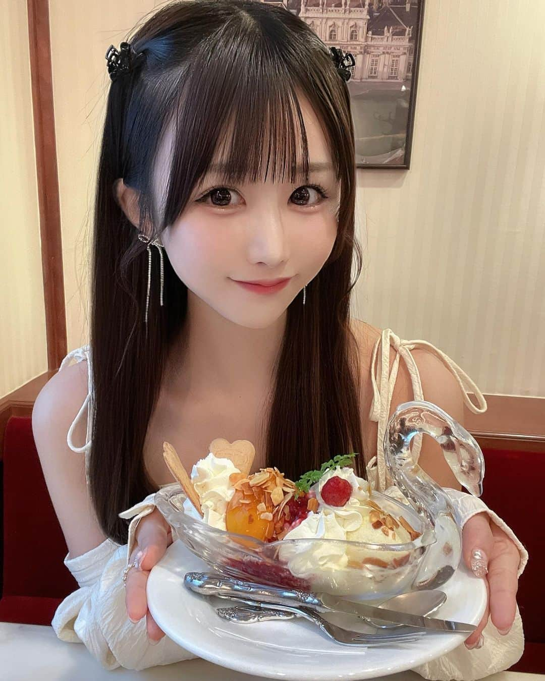 平林萌愛さんのインスタグラム写真 - (平林萌愛Instagram)「ん〜一緒にたべよっ🍨🎀」10月4日 21時04分 - __hbysgm