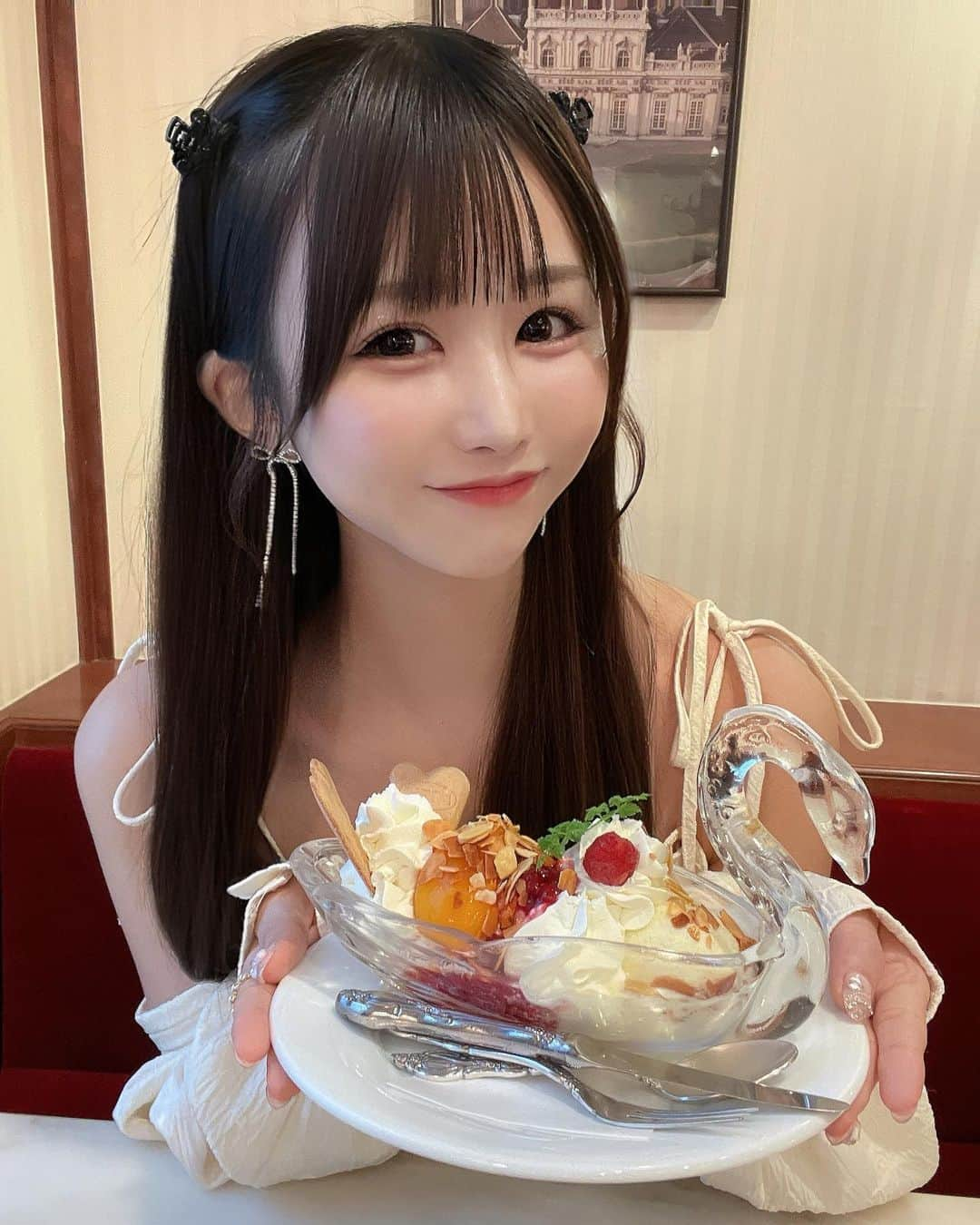 平林萌愛さんのインスタグラム写真 - (平林萌愛Instagram)「ん〜一緒にたべよっ🍨🎀」10月4日 21時04分 - __hbysgm