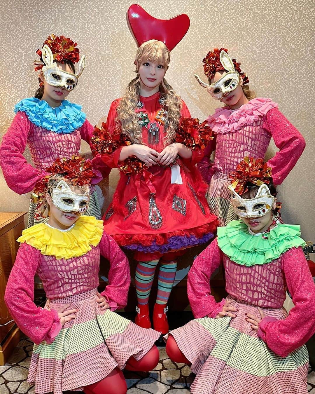 きゃりーぱみゅぱみゅのインスタグラム：「Queen of hearts❤️‍🔥🪽」