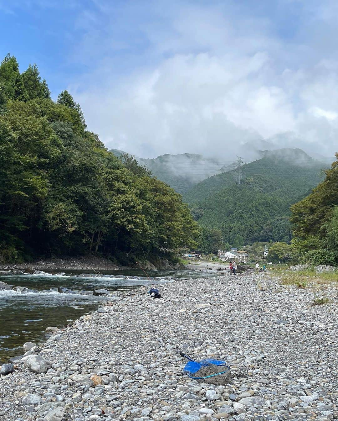 五箇公貴さんのインスタグラム写真 - (五箇公貴Instagram)「四時起きで久々の管釣り🎣。今シーズンは水温が高くて全然ダメということで放流後の子を釣りました。釣りは釣れる釣れないに関わらず心が 洗われます。」10月4日 21時09分 - kimitakagoka