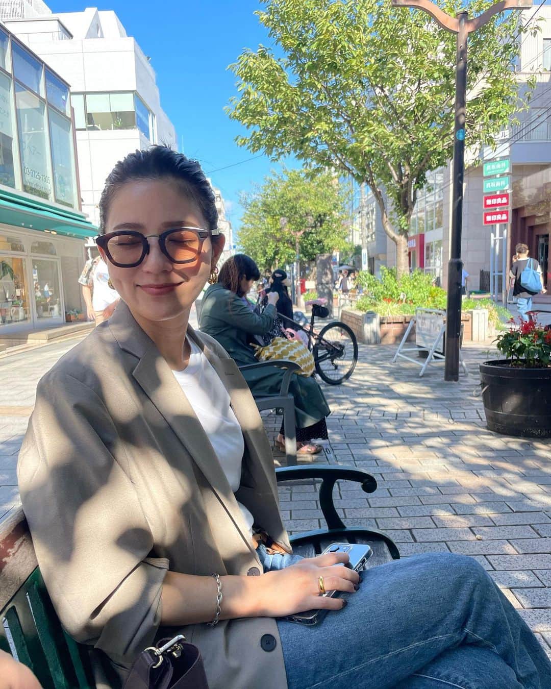 玉城翔子のインスタグラム：「私、ほぼ毎日夢を見てそれを覚えてるタイプなんですけど 最近は全身麻酔が全然効かない夢と、松ちゃんと友達になって面白すぎて爆笑してる夢を見て、爆笑しながら起きるっていう出来事がまじで楽しかったです。  #自由が丘」