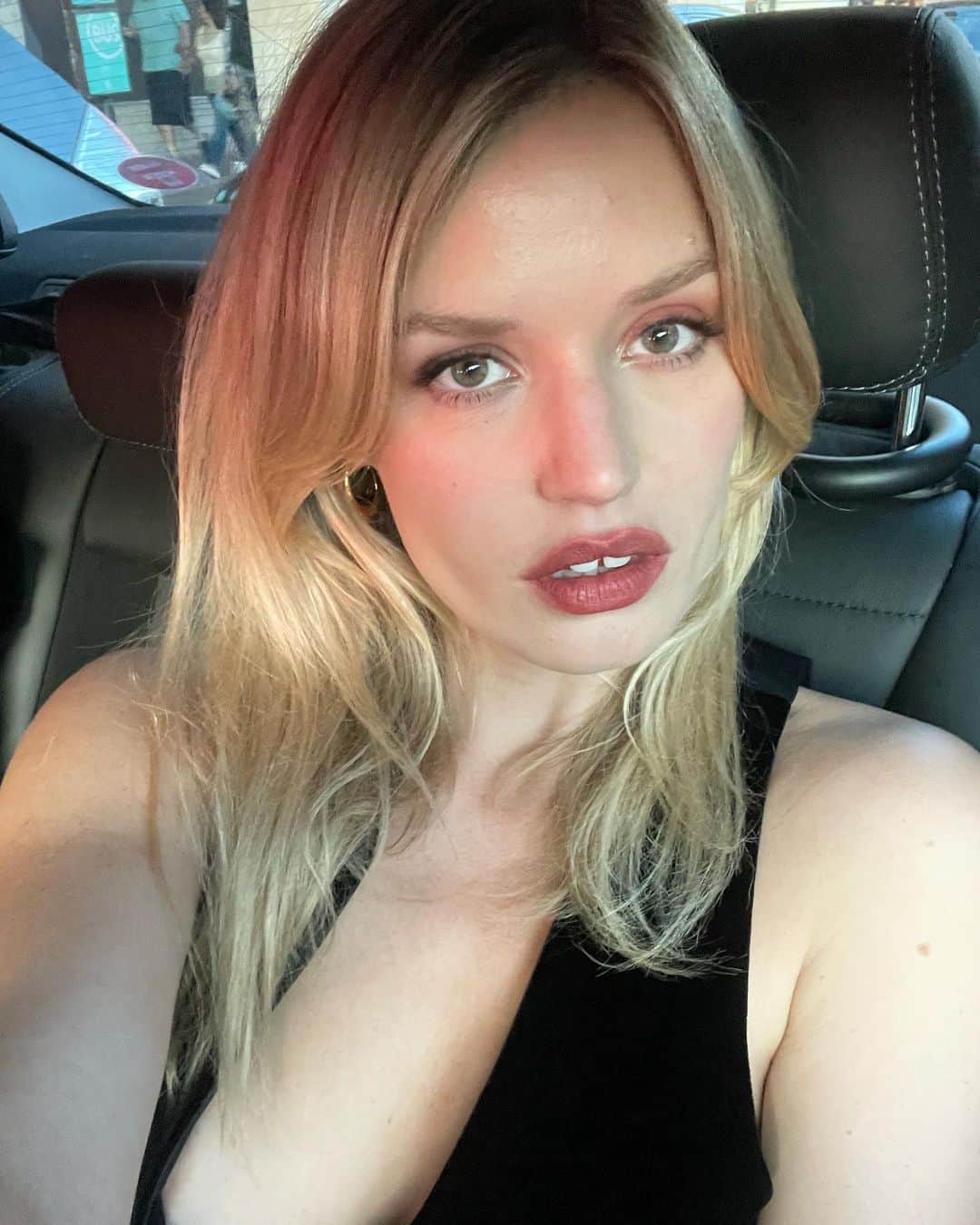 ジョージア・メイ・ジャガーのインスタグラム：「Paris 🖤」
