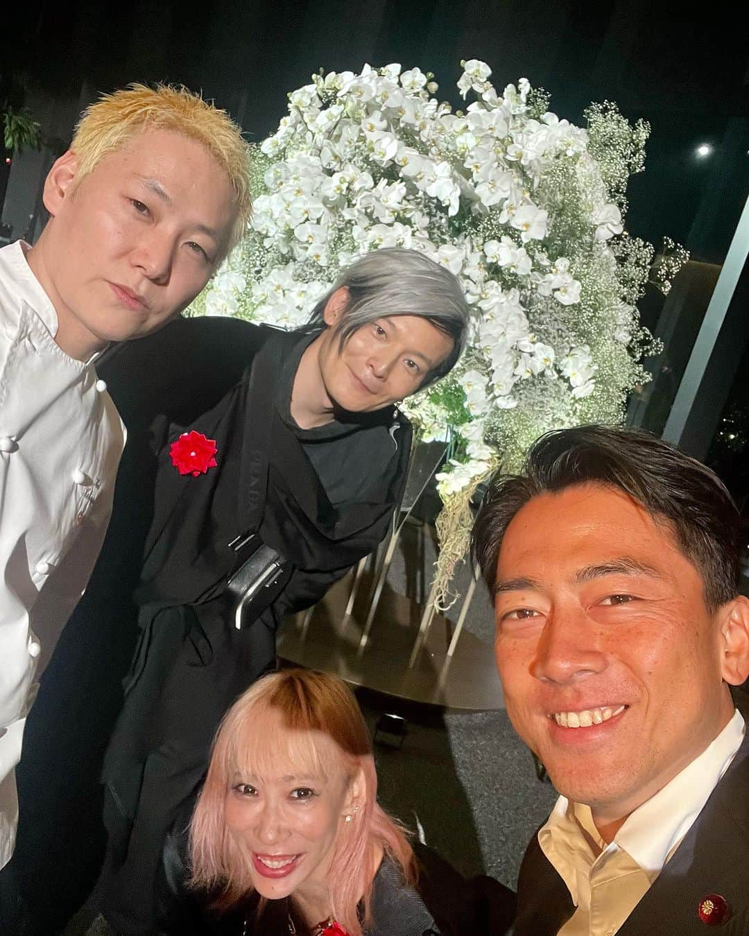 小泉進次郎さんのインスタグラム写真 - (小泉進次郎Instagram)「金髪、銀髪、ピンク髪？オレンジ髪？黒髪。  みんな違う色。みんな違う分野。こういう集いから刺激を受けます。  #蜷川実花 @ninagawamika  #宮田裕章 @hiroakimiyata_  #小林圭 @restaurantkei  #小泉進次郎」10月4日 21時21分 - shinjiro.koizumi