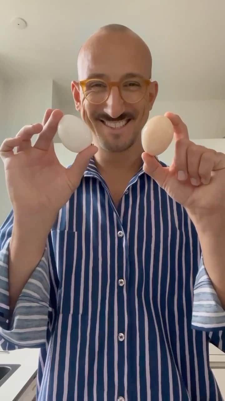 マリメッコのインスタグラム：「🍳 A special treat for your Saturday: glossy omelettes at our new flagship store in Copenhagen.  Psyche Café co-founder Mati Pichci has, like all great chefs, mastered the art of the omelette and will be serving his silky specialty this Saturday. Don’t miss it if you’re in Copenhagen.  🥚 Get your omelette at Marimekko, Pilestræde 29, Copenhagen, on Saturday, October 7, from 10 to 14.  #marimekko #copenhagen」