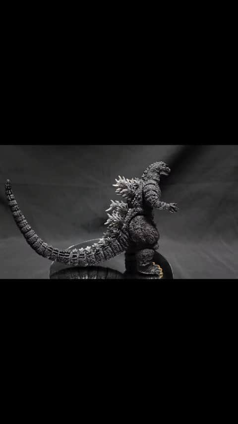 石垣佑磨のインスタグラム：「https://youtu.be/L2quqh8IpXs?si=5gFzsp-2emXxa6oI  新作！ #S.H.MonsterArts #ゴジラ1991 届きましたー！ 是非ご覧ください  今回はゴジラ1991新宿決戦  映画　#ゴジラvsキングギドラ　バージョンですね かっこいいです  #shモンスターアーツ #ガキちゃん　#石垣佑磨　#フィギュア #bandai #TAMASHIINATIONS」