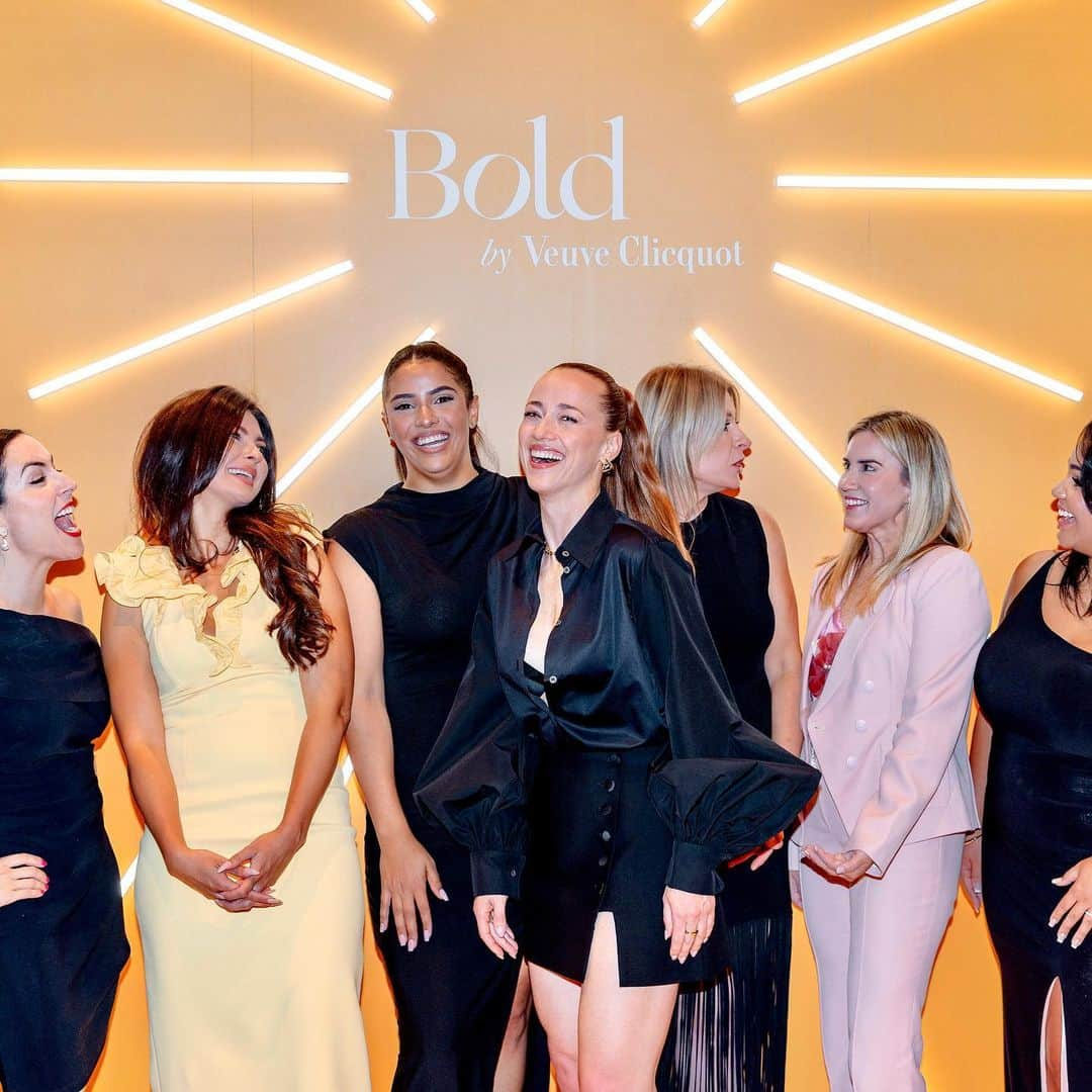 カリーヌ・ヴァナッスさんのインスタグラム写真 - (カリーヌ・ヴァナッスInstagram)「BOLD Woman Award by @veuveclicquot : these bts photos are precisely how it felt that evening ! These women had a radiating, exhilarating energy I wish you could have all witnessed and received from up close.   BOLD Woman Award Winner and finalists :  🏆Jennifer Flannagan for @actua_canada  • Andrea Gomez @andreegmzz for @omycosmetics  • Emily Hosie for @rebelstork   BOLD Future Award Winner and finalists : 🏆 Shelby Austin @journalofafounder  • Danielle Spencer @spencer.danielle for @baluorganics  • Jen Wojtaszek @theplantbasedceo for @futureofcheese   Thank you to the entire @veuveclicquot team and @vgonneville for your desire to amplify the inspirational story of these entrepreneurs.  Tks to @marbymariakarimi / @mejuri / @guerlain and @carytauben for the glam that evening 💃🏼」10月4日 21時26分 - karinevanasse