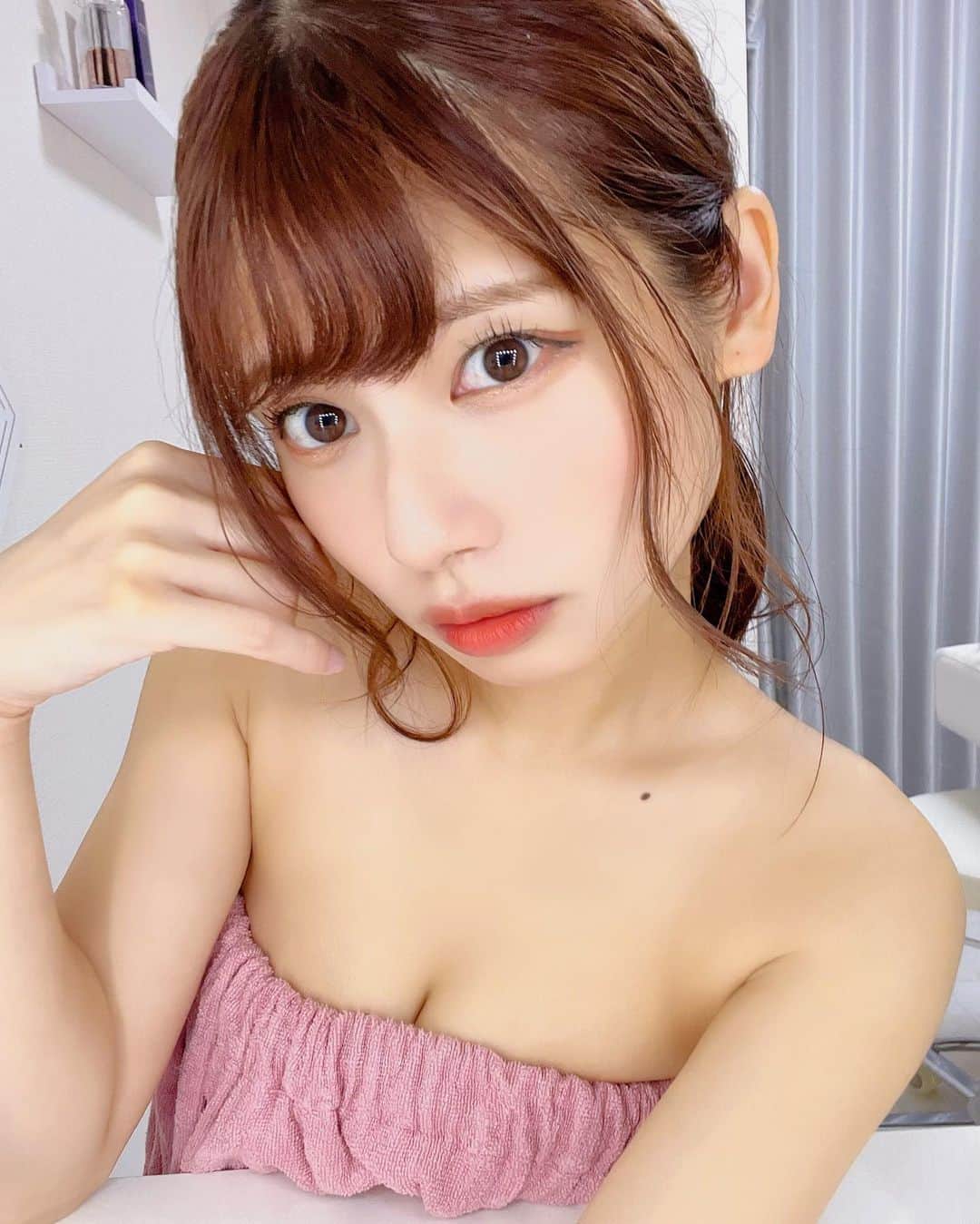 鹿目凛のインスタグラム：「バストケア行ってきたよ〜🎀  更にもちもちぺろりんになりました🤍  今回！ なんとショート動画も 撮影させて頂いたので公開お楽しみに🤍  @thesame_shibuya   #でんぱ組inc #でんぱ組 #鹿目凛 #ぺろりん #バストケア #バストフォト #美容」