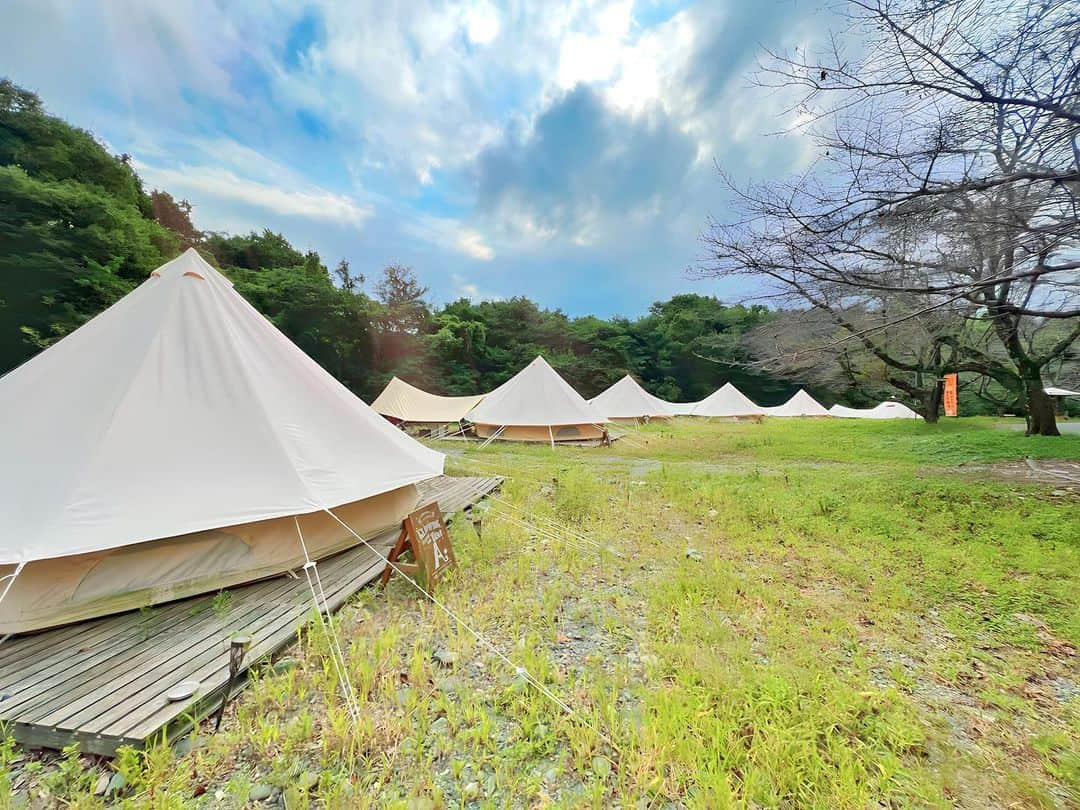 みゆこさんのインスタグラム写真 - (みゆこInstagram)「グランピング🏕✨️ テントに泊まるのも焚き火するのも初めてだった🥰🔥マシュマロも焼いてみた😋  そしてBBQなんてもう10年以上振り🤭笑 お酒🥃飲めるようになってお菓子大量持ち込み🫶 楽しすぎたー✨️☺️  アウトドア苦手意識あったけど自然ていいね🤗 楽しいね✨️🤗夜風が気持ちよかったよ🍃  #初めての#グランピング#川沿い#焚き火#火#テント#テント泊#秋のグランピング#コモリバ#ときたまひみつきち#休日の過ごし方#bbq#バーベキュー」10月4日 21時30分 - miyuco.t