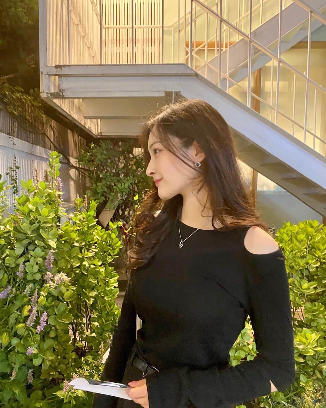 イ・ホジュンのインスタグラム：「🖤 . . . . #홍대느낌으로 #닌자아님 😏🥷」