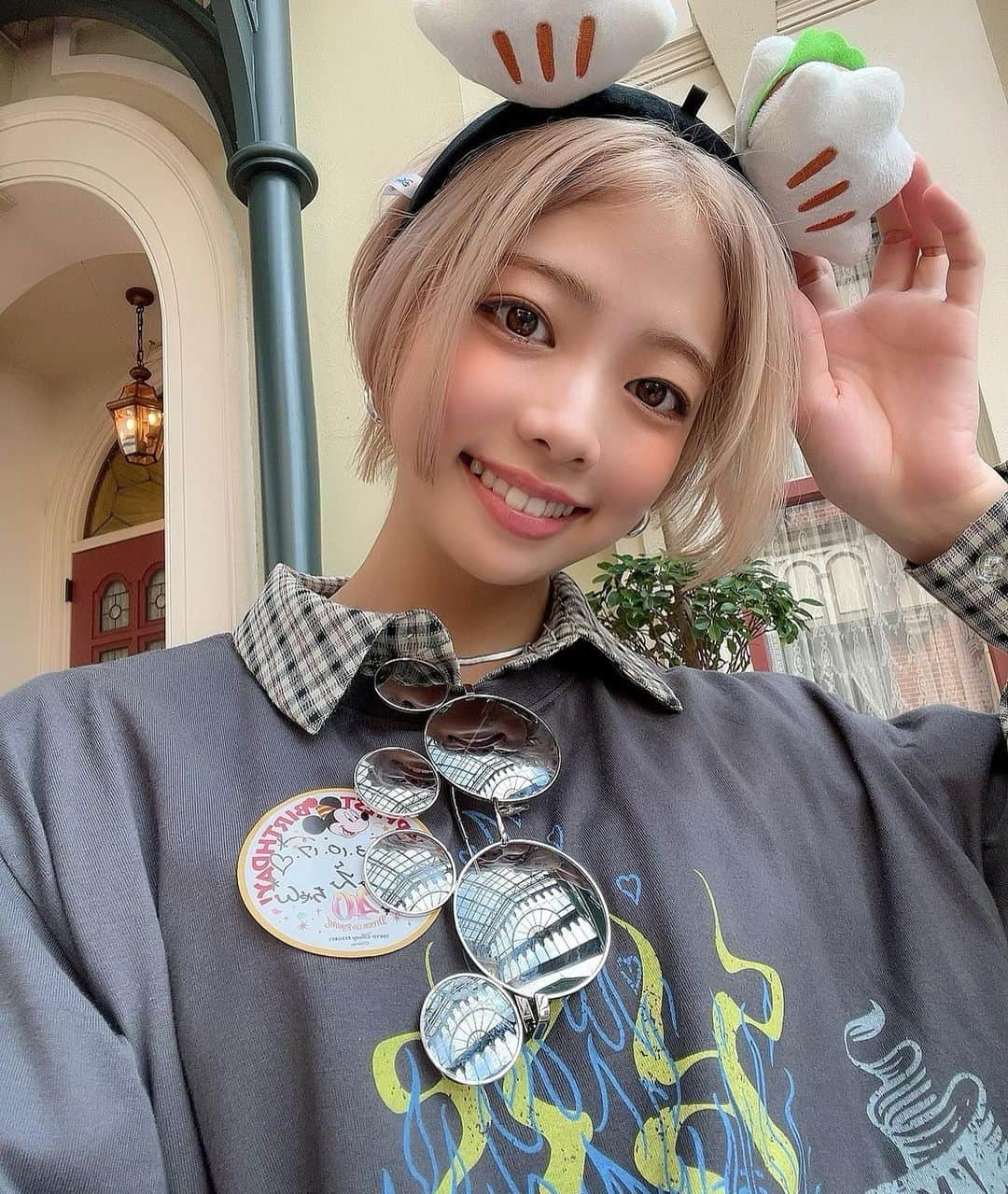 神田萌衣のインスタグラム：「ごめんなさい投稿し直し😮‍💨  弟とTシャツお揃いディズニーで推しのハデス🥹💫  ウッディとジェシーに構ってもらえて幸せでした🤫💟」