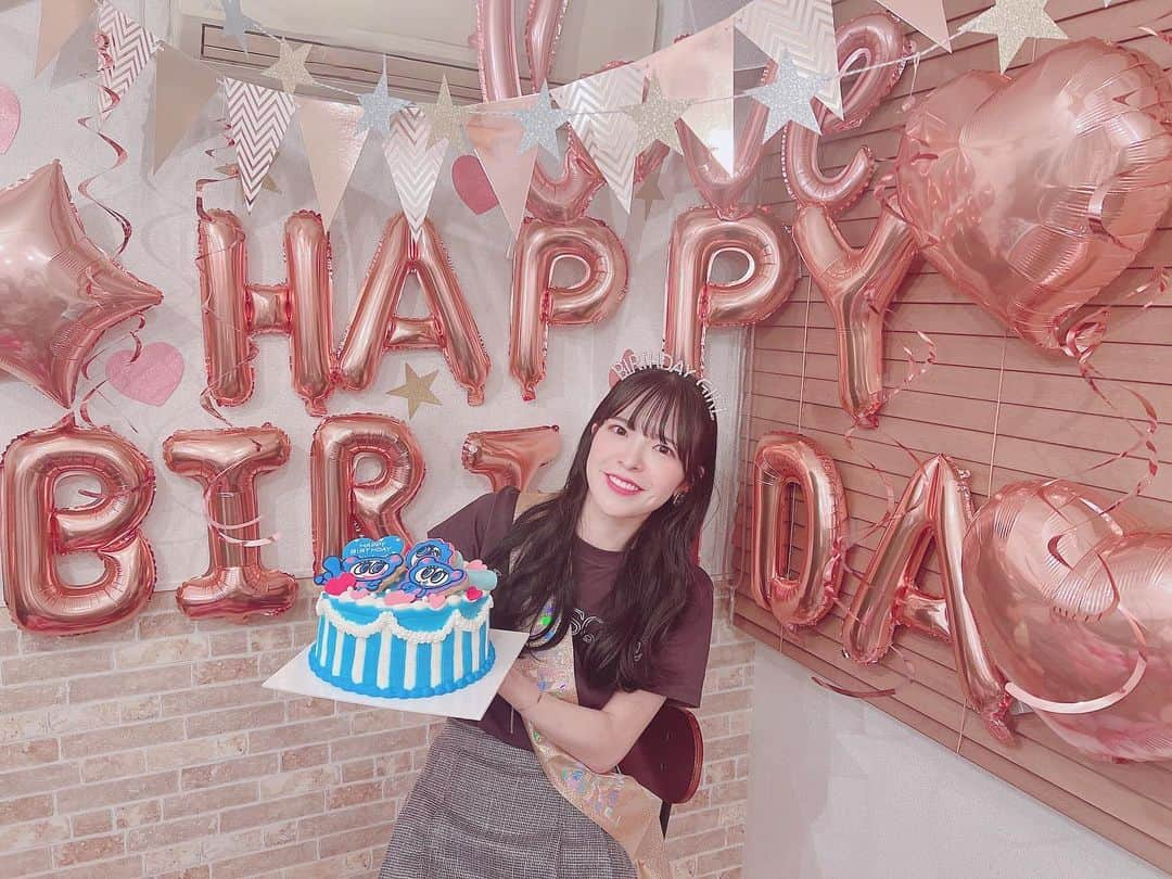 松崎博香さんのインスタグラム写真 - (松崎博香Instagram)「10.4今年も無事に誕生日迎えました🎂🩷 毎年お祝いしてもらえるの嬉しい🫶🏻 　 今月は誕生日月なのでみんなたくさんお祝いしてね🥺♡ 　 可愛くなって全人類にモテモテになりたいです❣️笑 　  #HappyHiichanDay #ひぃちゃん生誕祭2023 #はぴはぴひちゃんぱーてぃーたいむ　 #STARMARIE #スタマリ #instagood #instagram #instalike #lll #likeforlikes #HBD #mybirthday #맞팔 #맞팔해요 #좋아요반사 #좋아요 #fyp #エンジェルブルー」10月4日 21時37分 - hiichan_starmarie